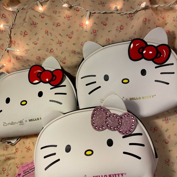 Hello Kitty Makeup Bag - Picture 3 of 5
